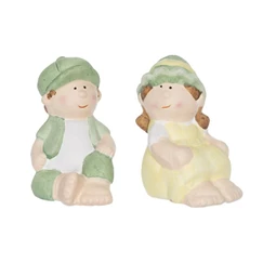 Gyerek fiú, lány sapkában ülő 4,7x6,7x8,5 cm 2 féle