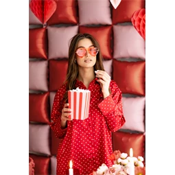 Szív alakú szemüveg piros, keret szélessége 13,5 cm, keret magassága 5 cm, szár hossza 13 cm