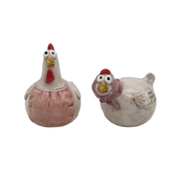 Tyúk kötényben, kendővel 7x6,5x9,1 cm 2féle